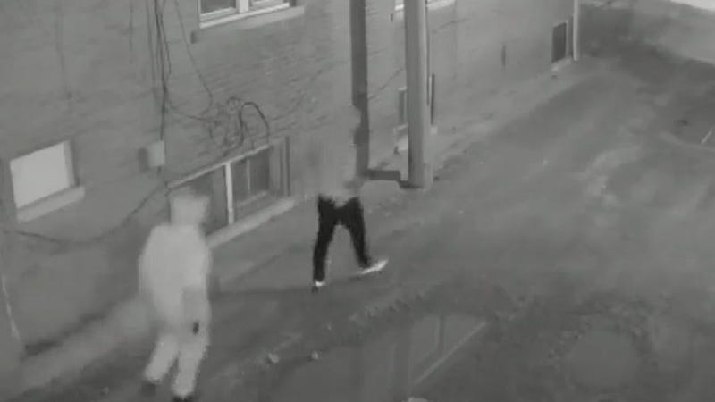 DPD searching for suspects who set fire to Detroit apartment building, injuring 11