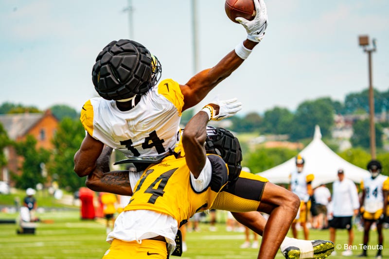 George Pickens one-handed catch