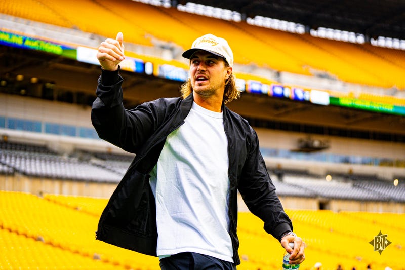 Kenny Pickett waiving to fans