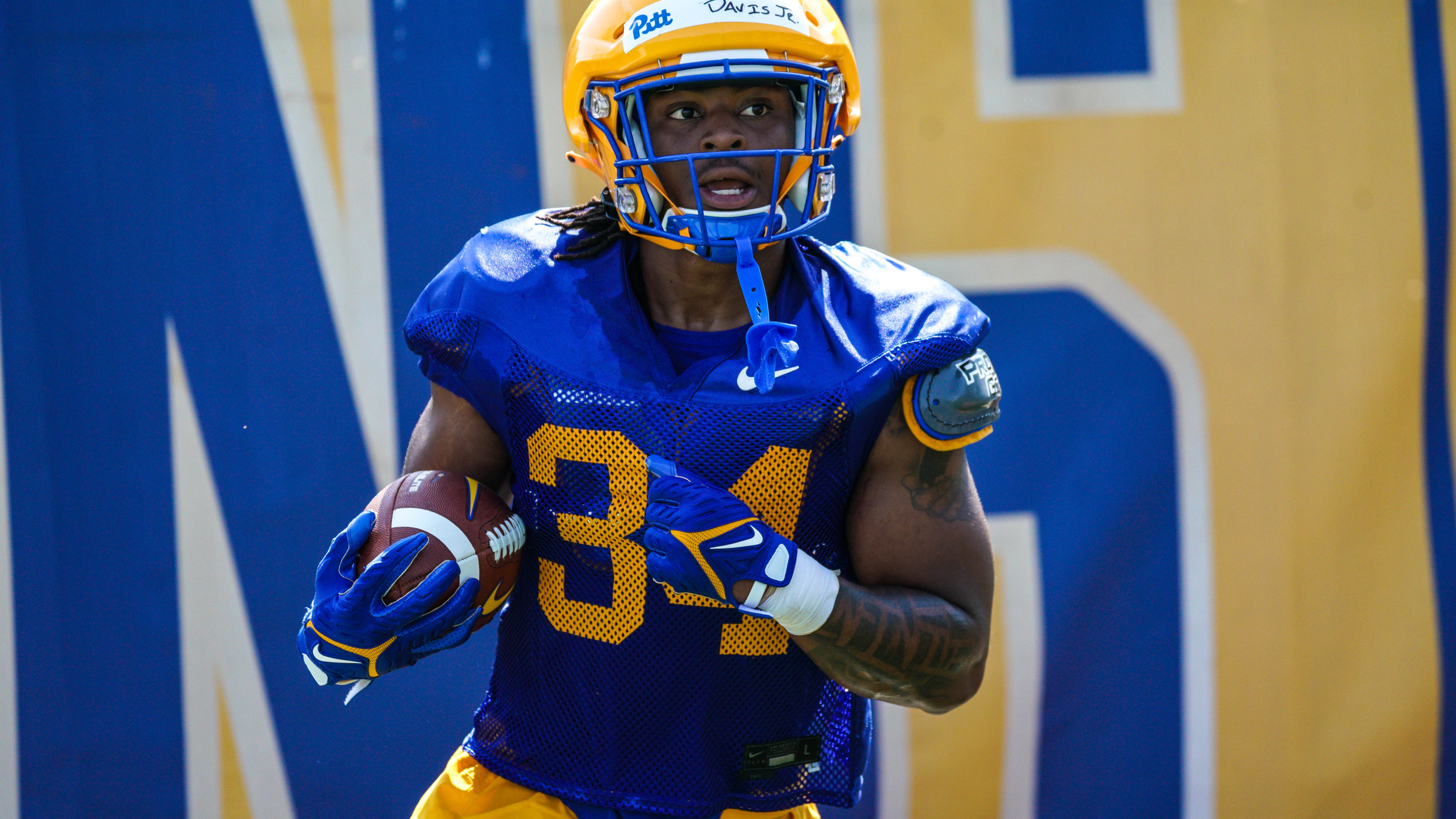 Derrick Davis back home & back to high school form