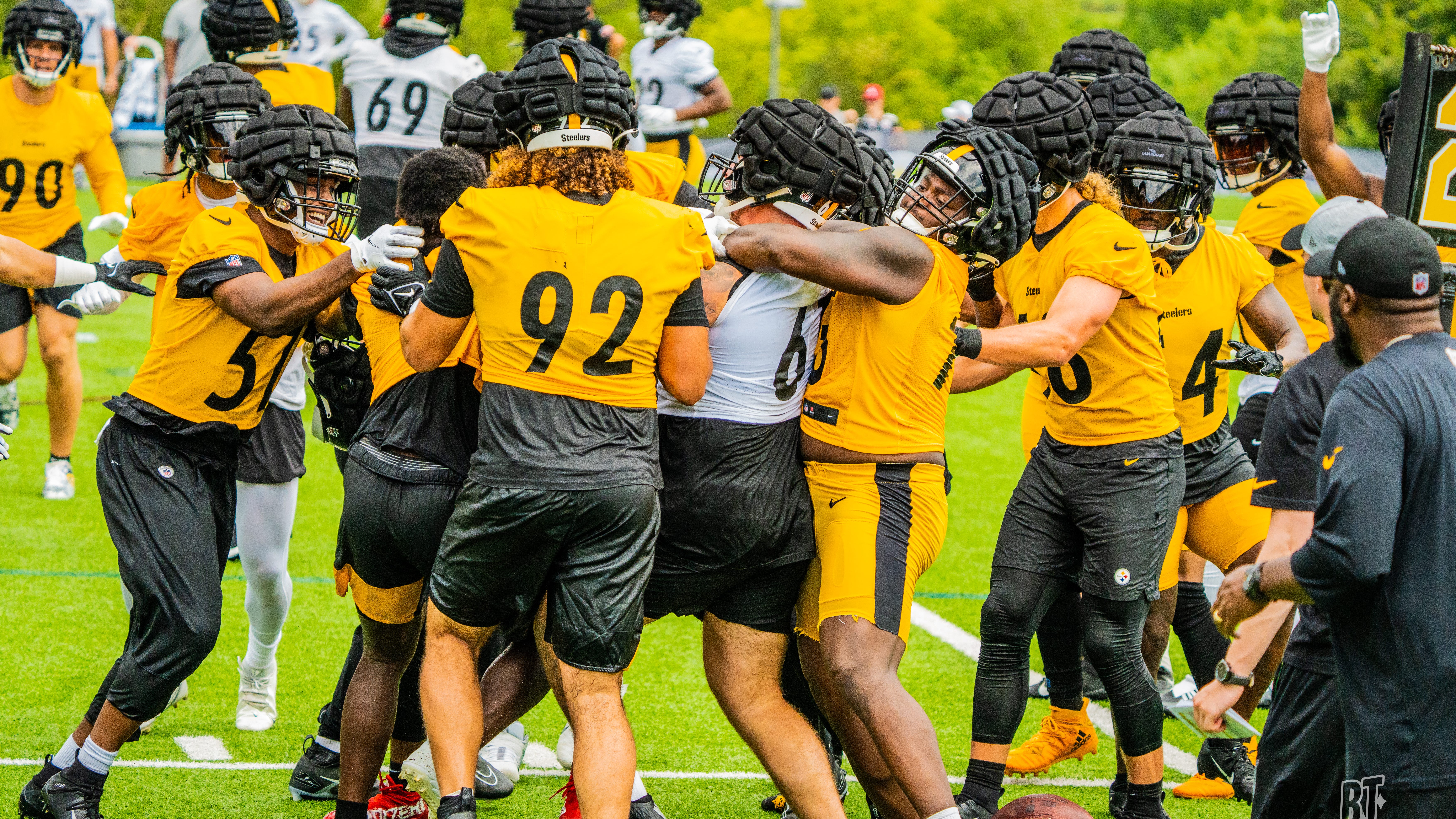 1st camp fight, 7 shots with no Pickett, TE injury-Day 3 of camp