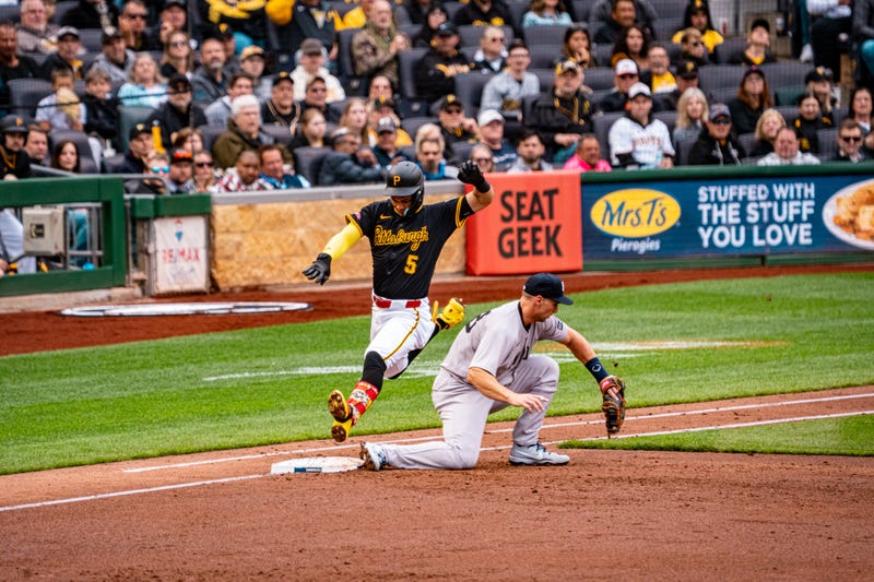 Endy Rodriguez thrown out at first