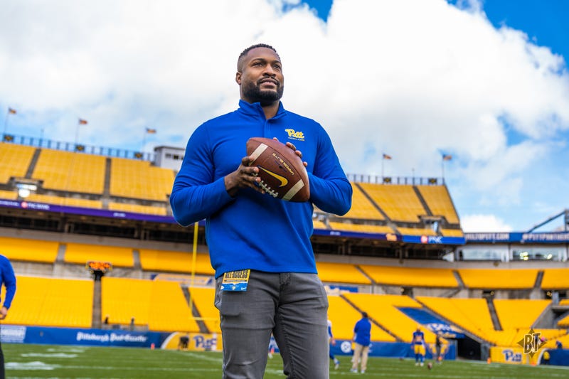 Dorin Dickerson on the field at Pitt's spring game