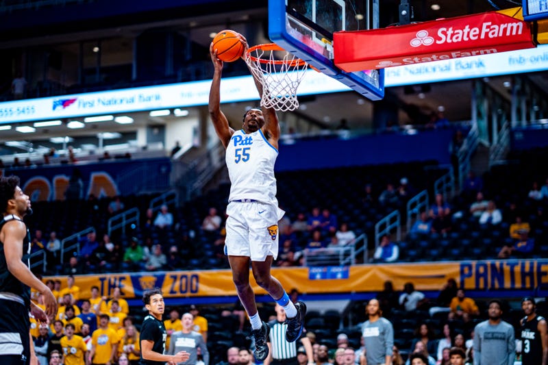 Zach Austin dunks vs. Point Park