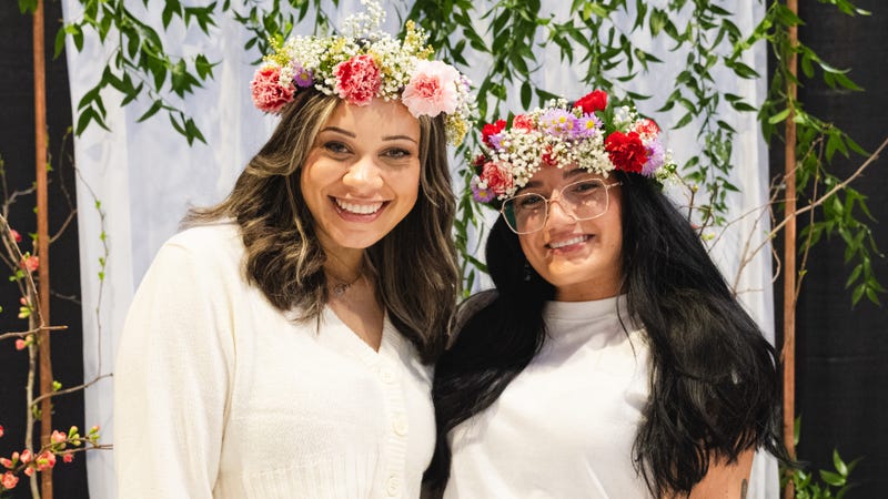 Bloom Bar, offering pre-assembled floral crowns for purchase