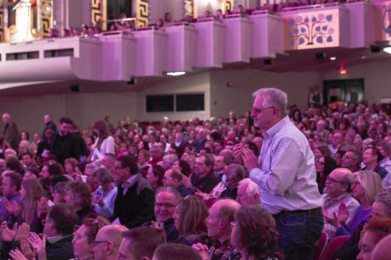 Bushnell Crowd