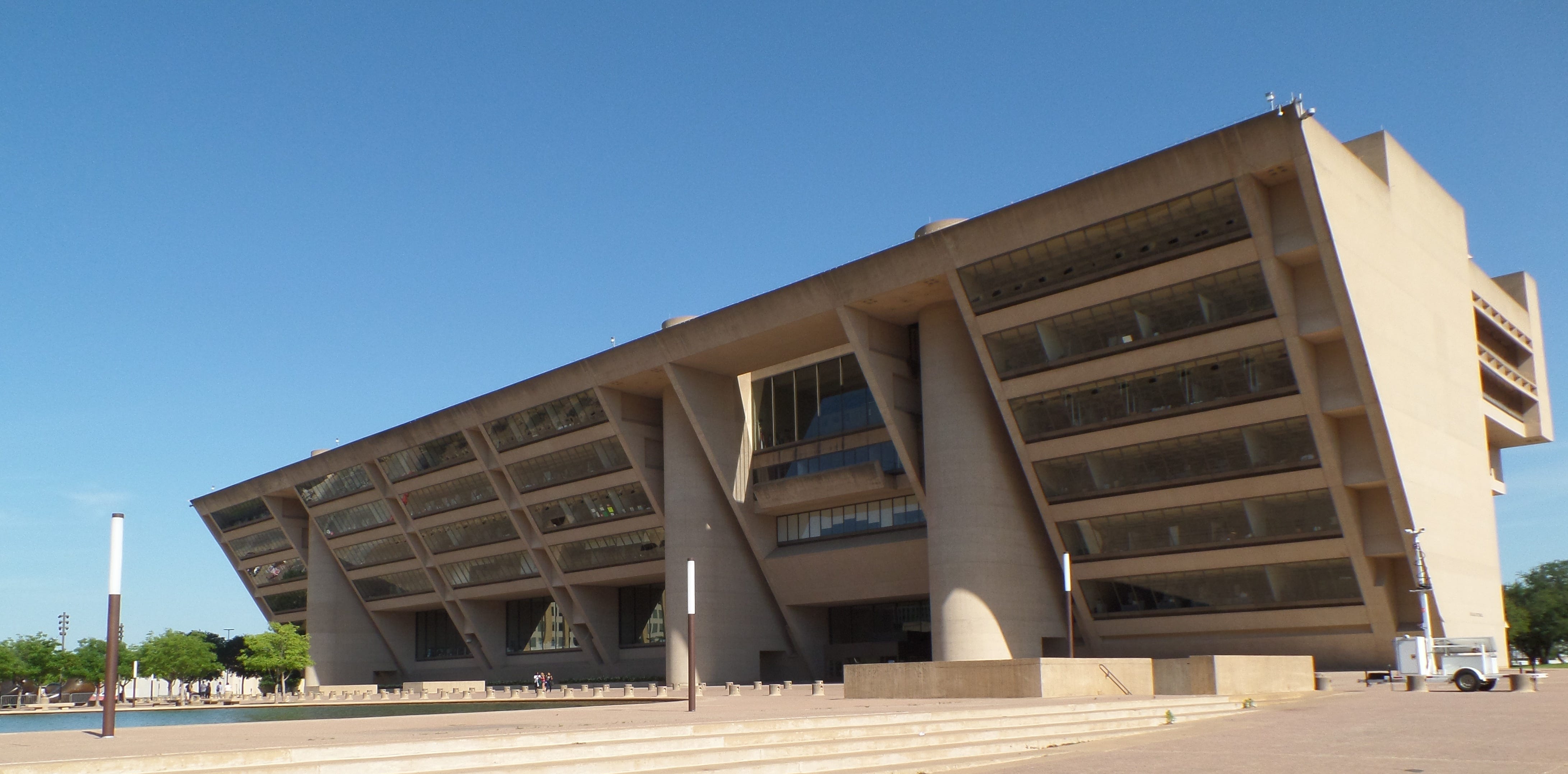Dallas begins discussions on the future of city hall