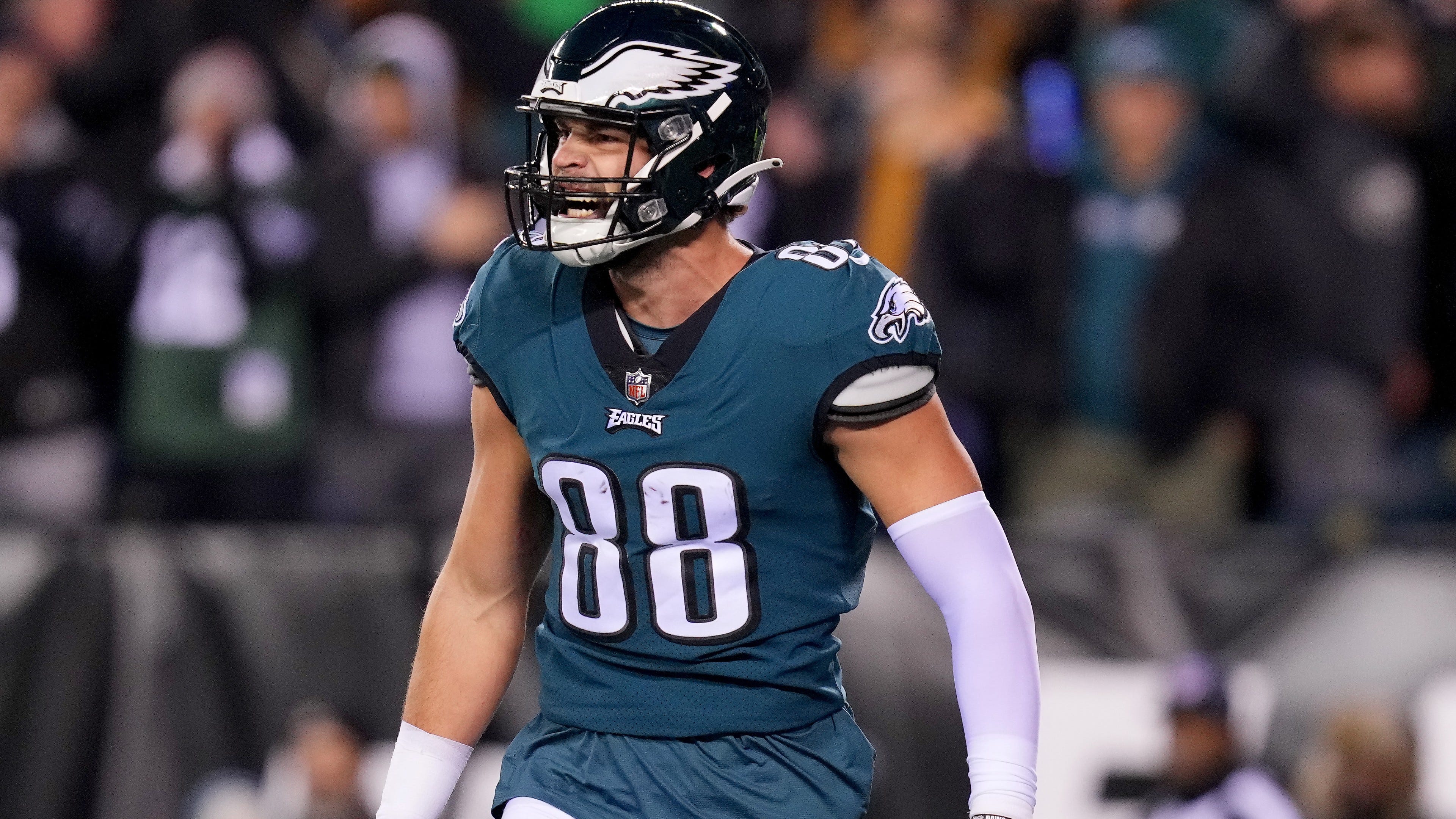 Report: Dallas Goedert to miss extended time with shoulder injury