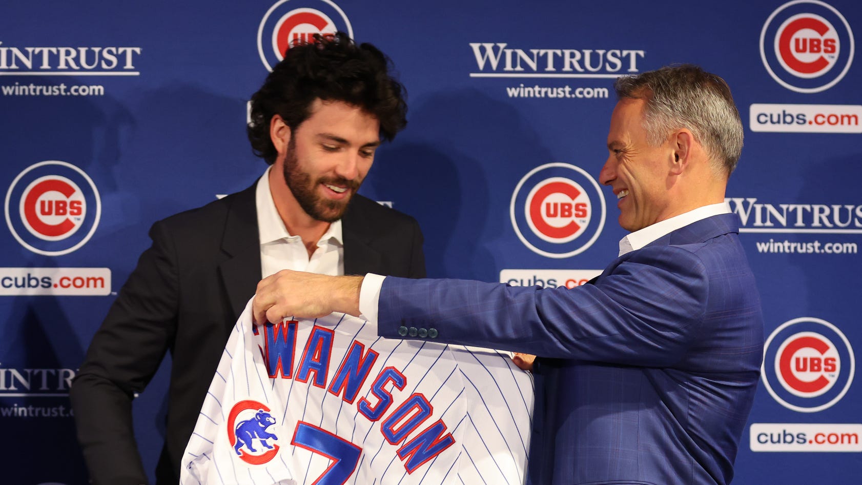 Dansby Swanson had late grandfather's love of the Cubs on his mind at introductory press conference