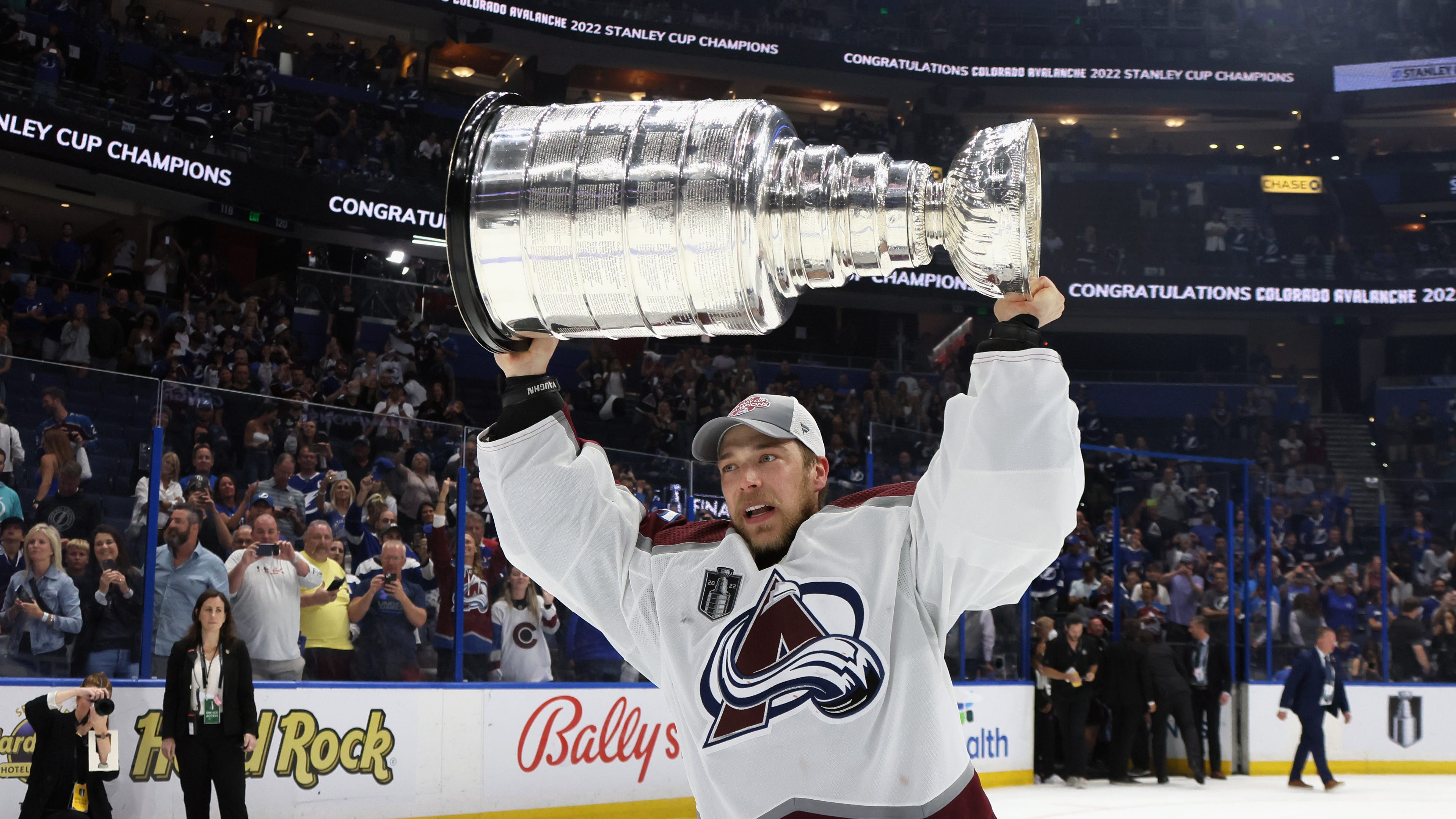 Capitals sign goaltenders Darcy Kuemper, Charlie Lindgren, defenseman Erik Gustafsson