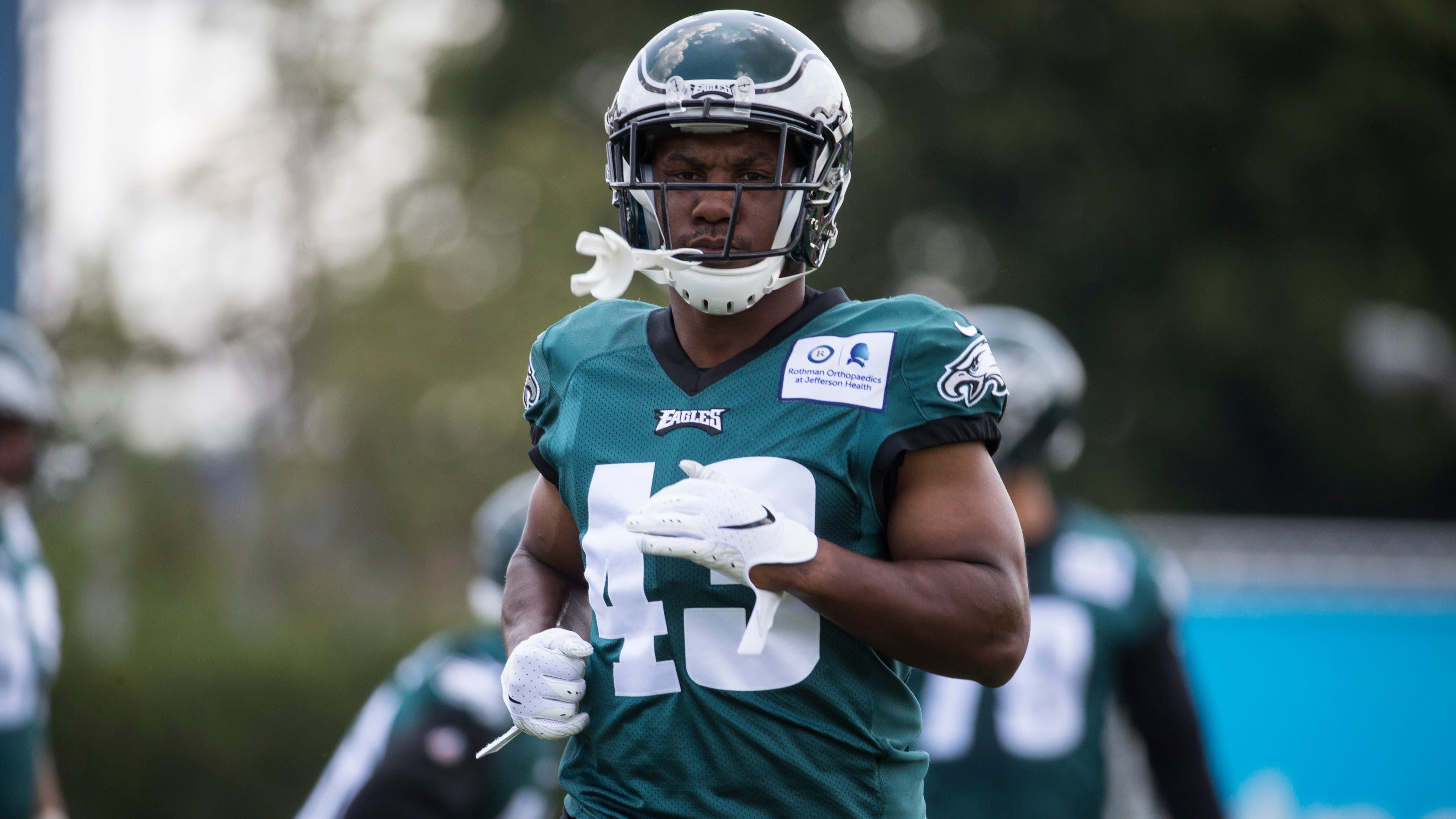 Blount, Mitchell hint Sproles was player who confronted Wentz during SB run