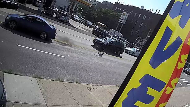 VIDEO: Gunman shoots passenger in car near Brooklyn gas station; suspect sought