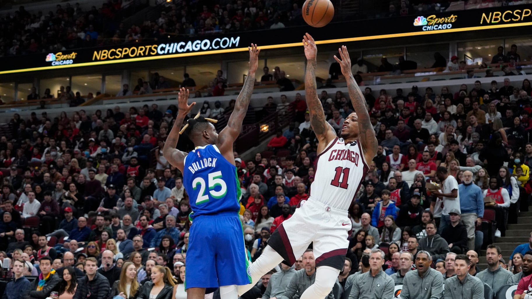 Bulls set franchise record for most points in a 1st half in 144-115 rout of Mavericks