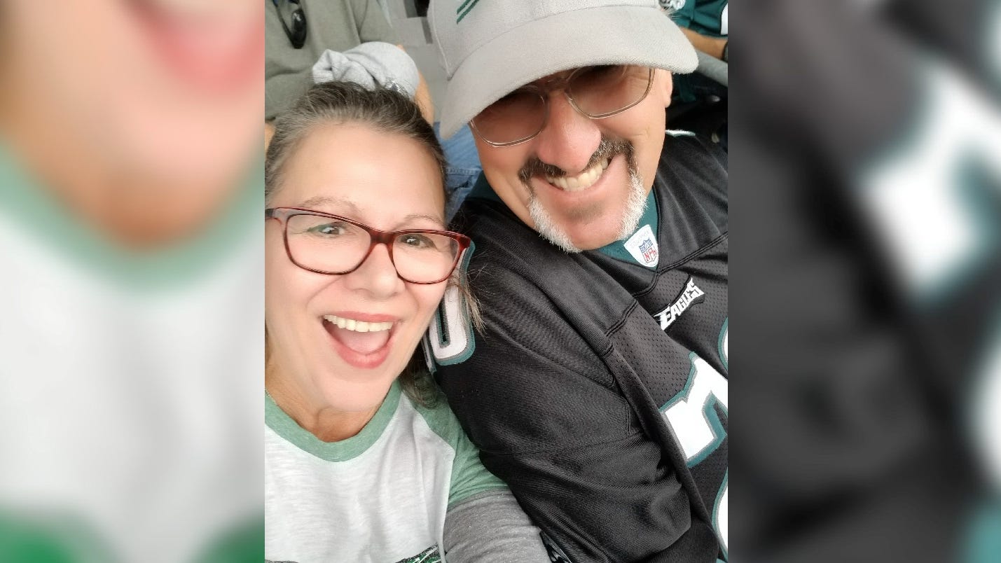 For Eagles fans Dee and Dennis Wright, sports keeps a 40-year relationship going