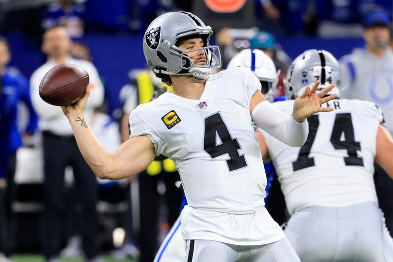 Raiders QB Derek Carr throws a pass against the Indianapolis Colts