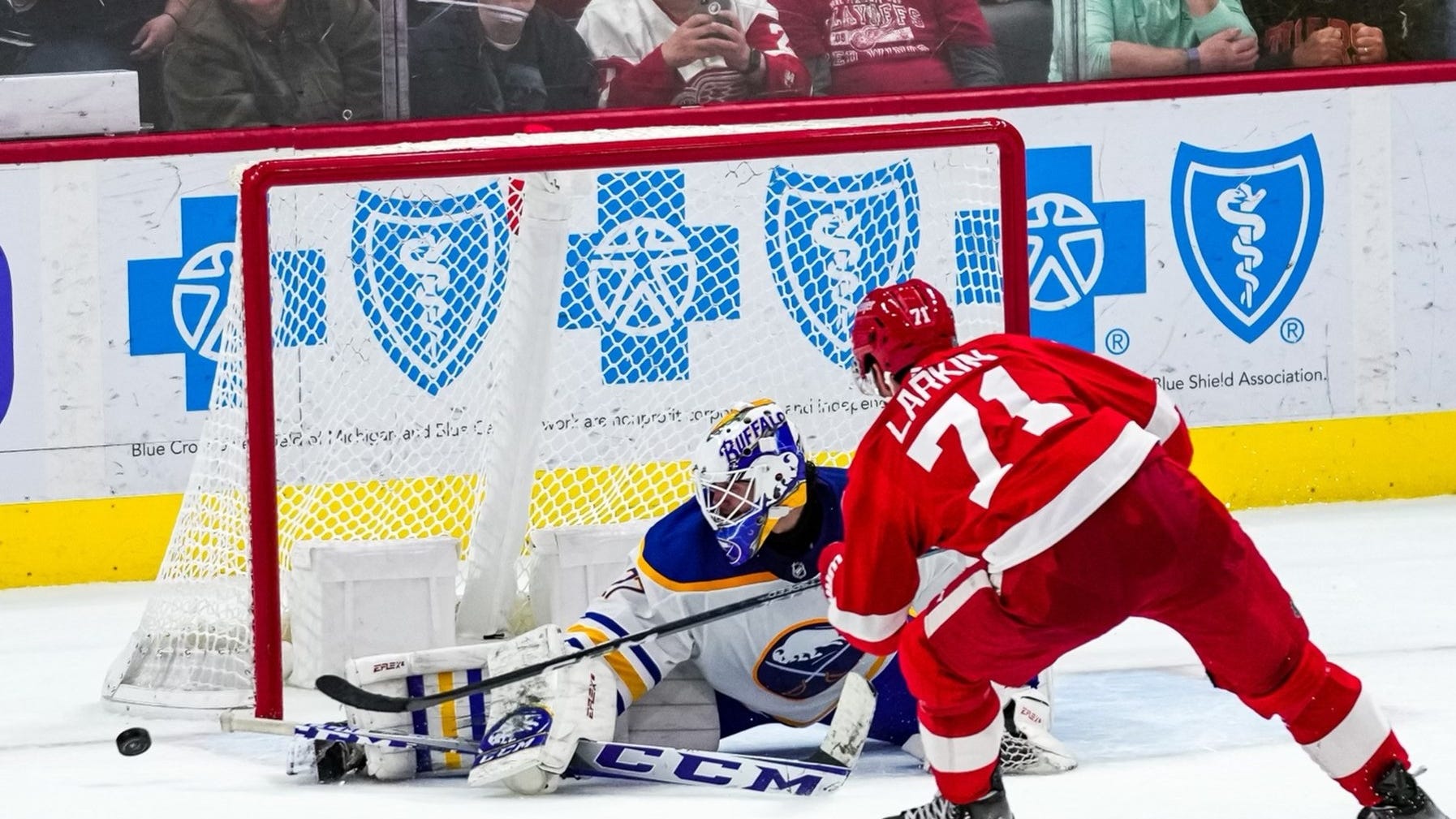 Hamilton: Levi stops Larkin in final round of shootout to preserve Buffalo's win in Detroit