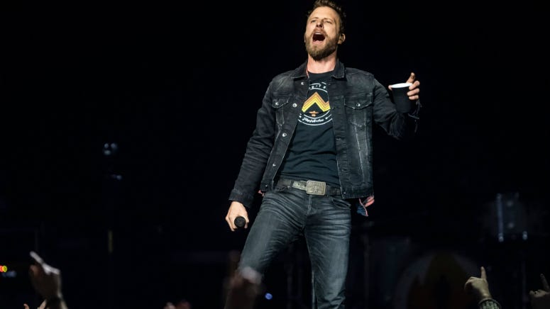 Dierks Bentley's Daughter Flosses During Performance With Dad