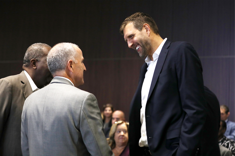 dirk with airport board