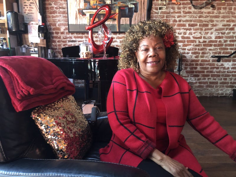 Dolores Jeanpierre, who became Alameda’s first African American waitress when she started working at Ole’s Waffle Shop in 1978, will soon hang up her apron and retire.