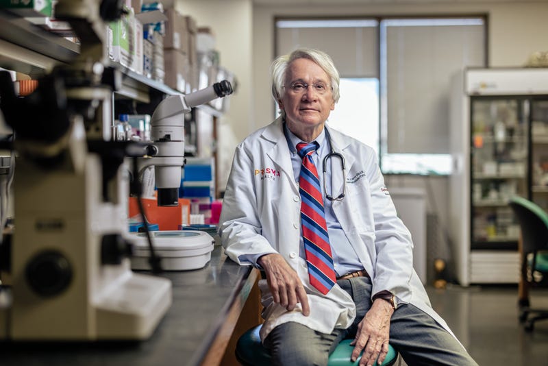 Dr. W. Larry Gluck in the Cancer Institute's ITOR Lab