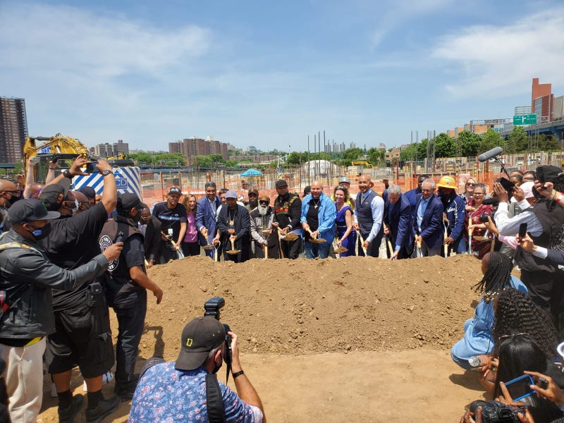 PHOTOS: NY rap legends gather for Bronx hip-hop museum groundbreaking ceremony