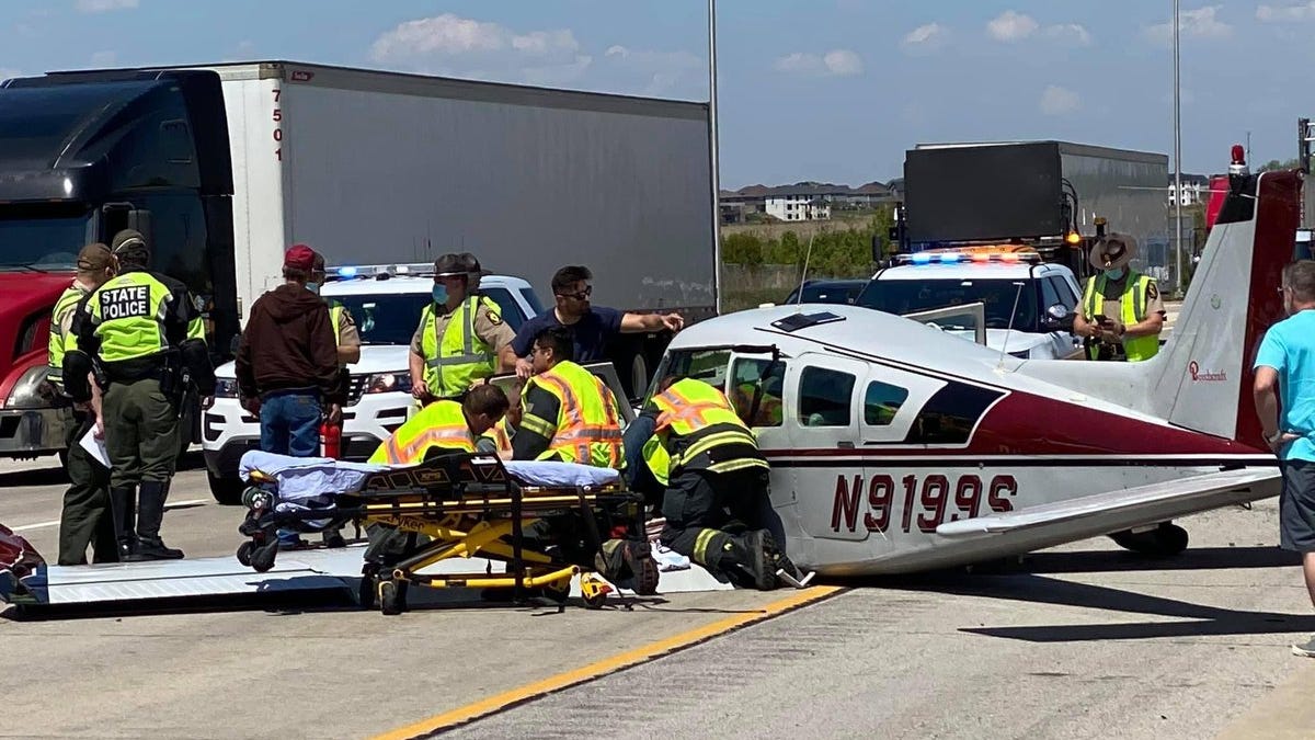 Small plane makes emergency landing on I-355
