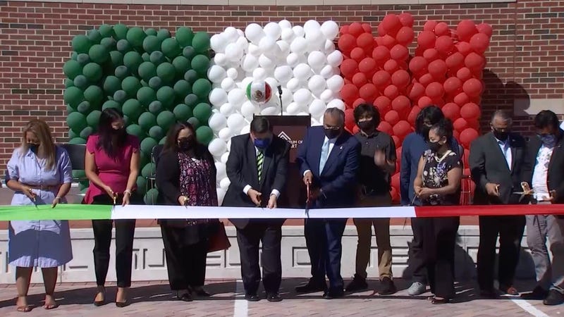 In honor of the upcoming Hispanic Heritage Month, Governor JB Pritzker joined National Museum of Mexican Art (NMMA) leadership to dedicate the museum's new Ray Castro Parking Lot Plaza.