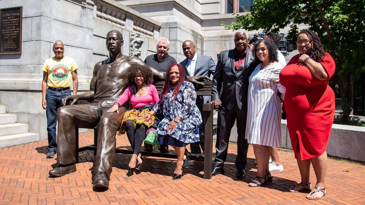 Newark unveils 700-pound George Floyd statue
