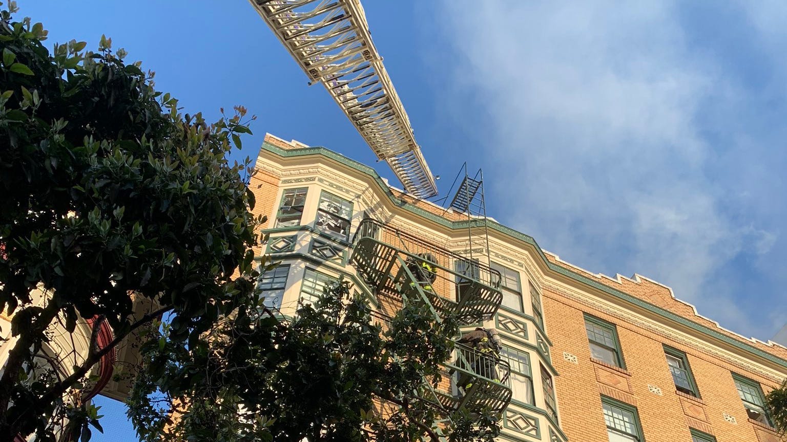 Firefighters in SF's Tenderloin rescue 20 from apartment building