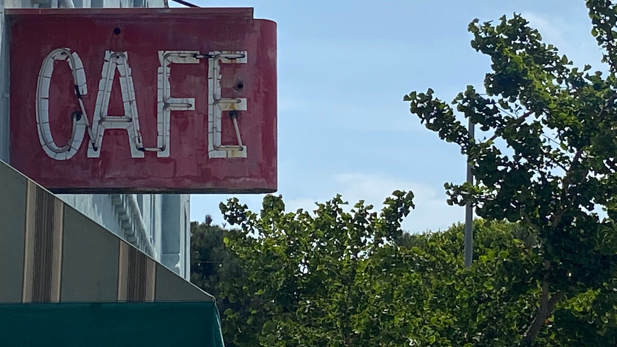 After long closures, LA restaurants now grapple with breakthrough COVID cases