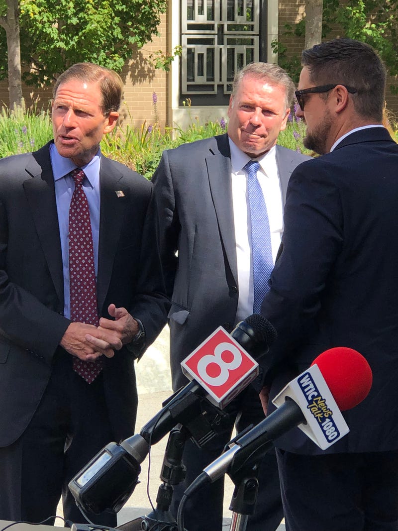 Brett Eagleson of Middletown (R, in sunglasses), with Sen. Richard Blumenthal (L), at Hartford City Hall, 9/13/19