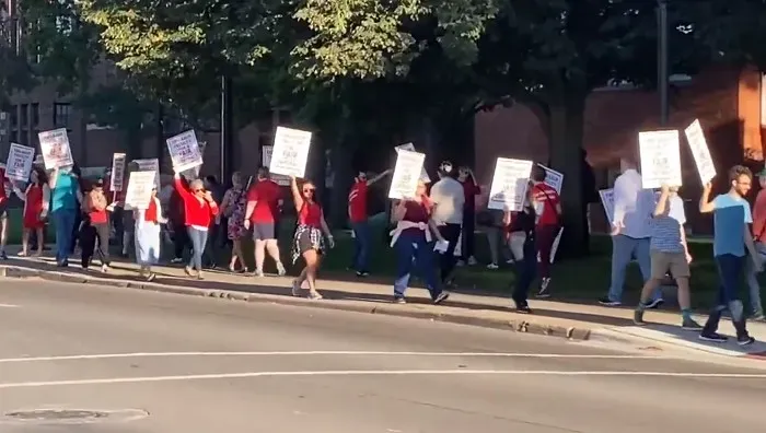 Striking faculty at Eastern Michigan University