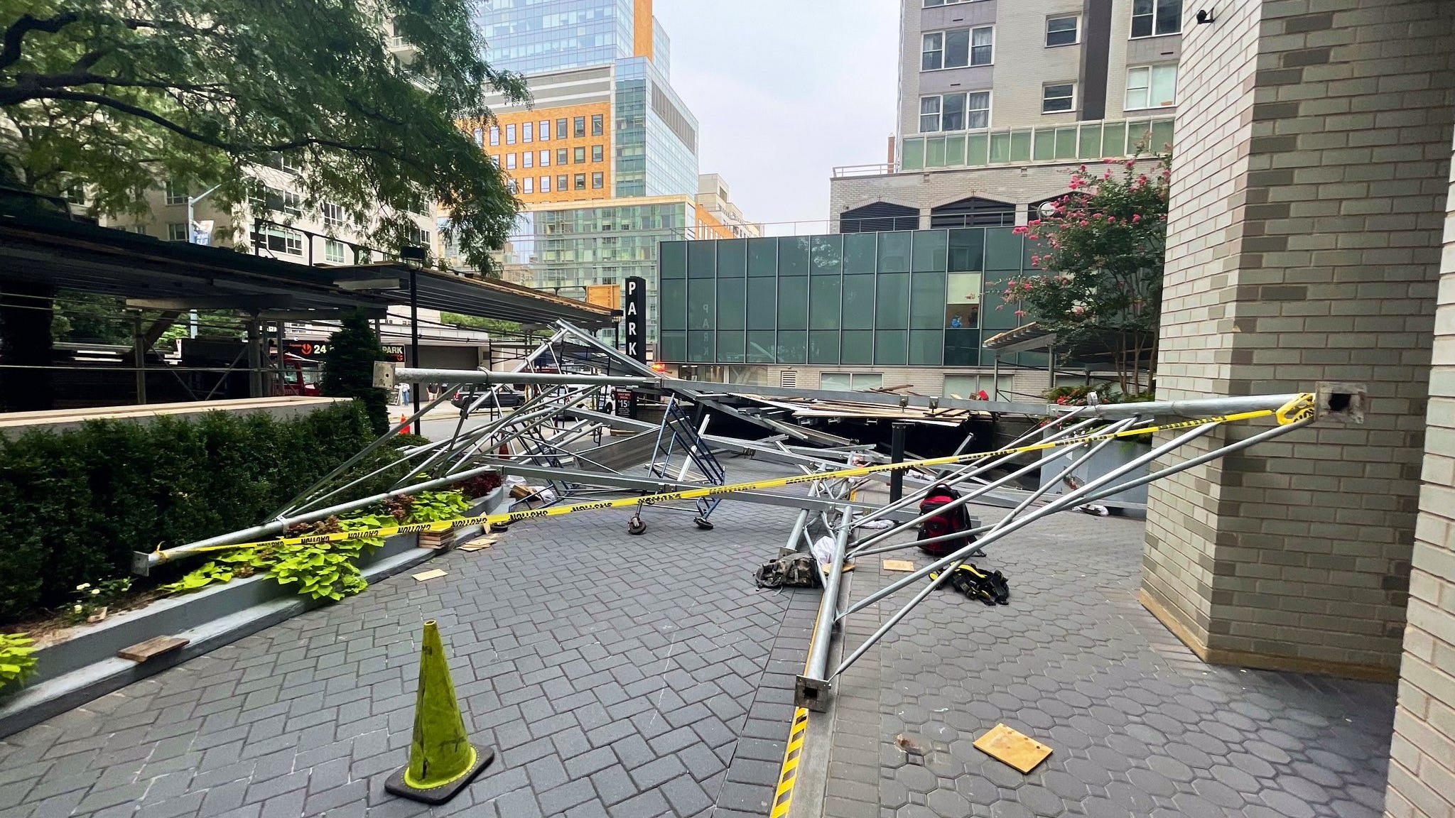 1 hurt in scaffolding collapse outside UES building: authorities