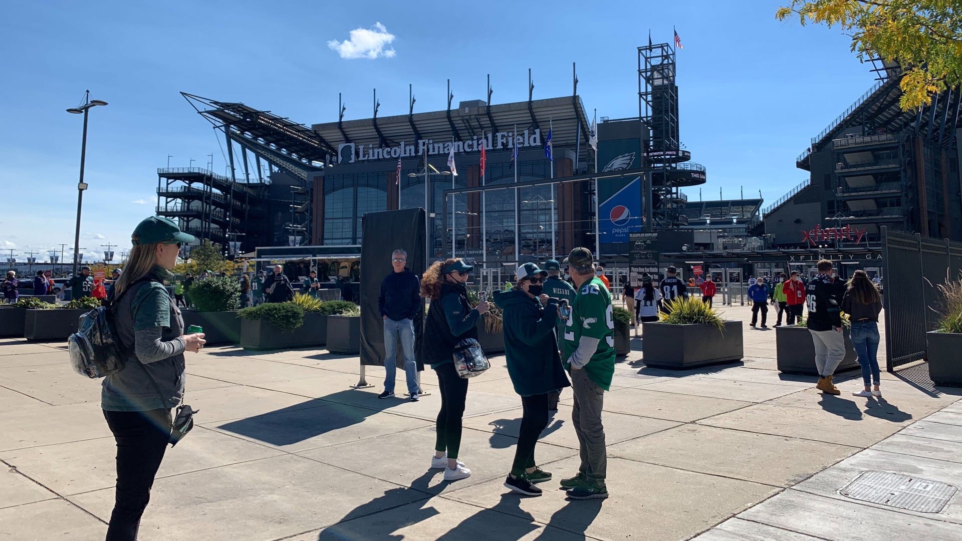 Eagles fans see their first game from inside the Linc this season