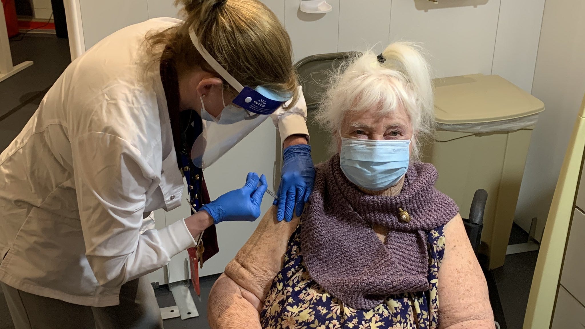Female World War II veteran first to get coronavirus vaccine at Veterans Affairs