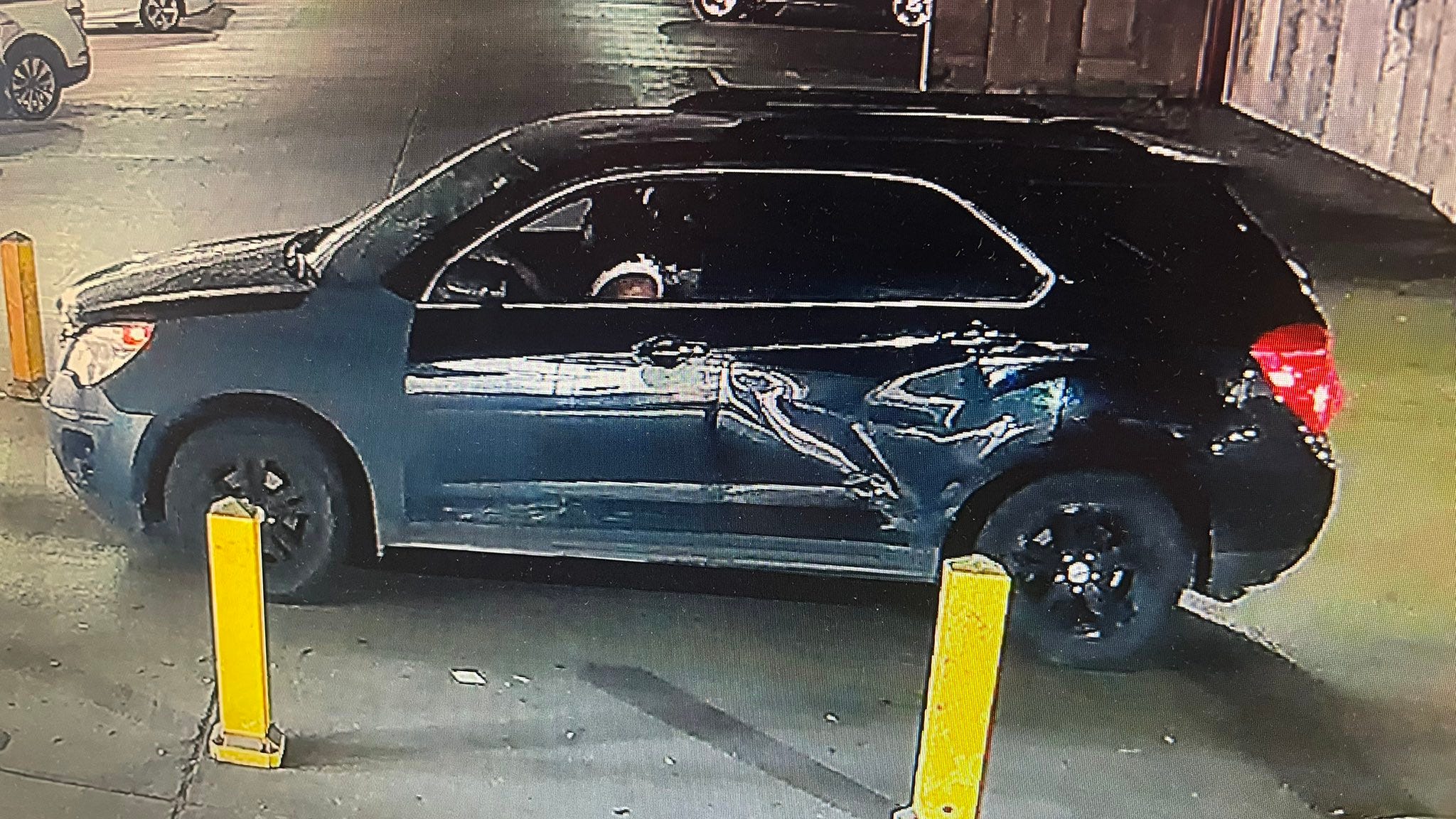 Police looking for suspects after freeway shooting in Detroit leads to victim's father being shot outside of hospital