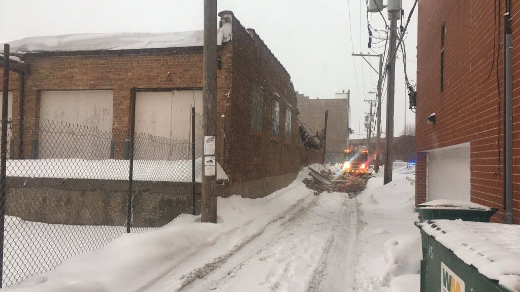Vacant building collapses in Bridgeport