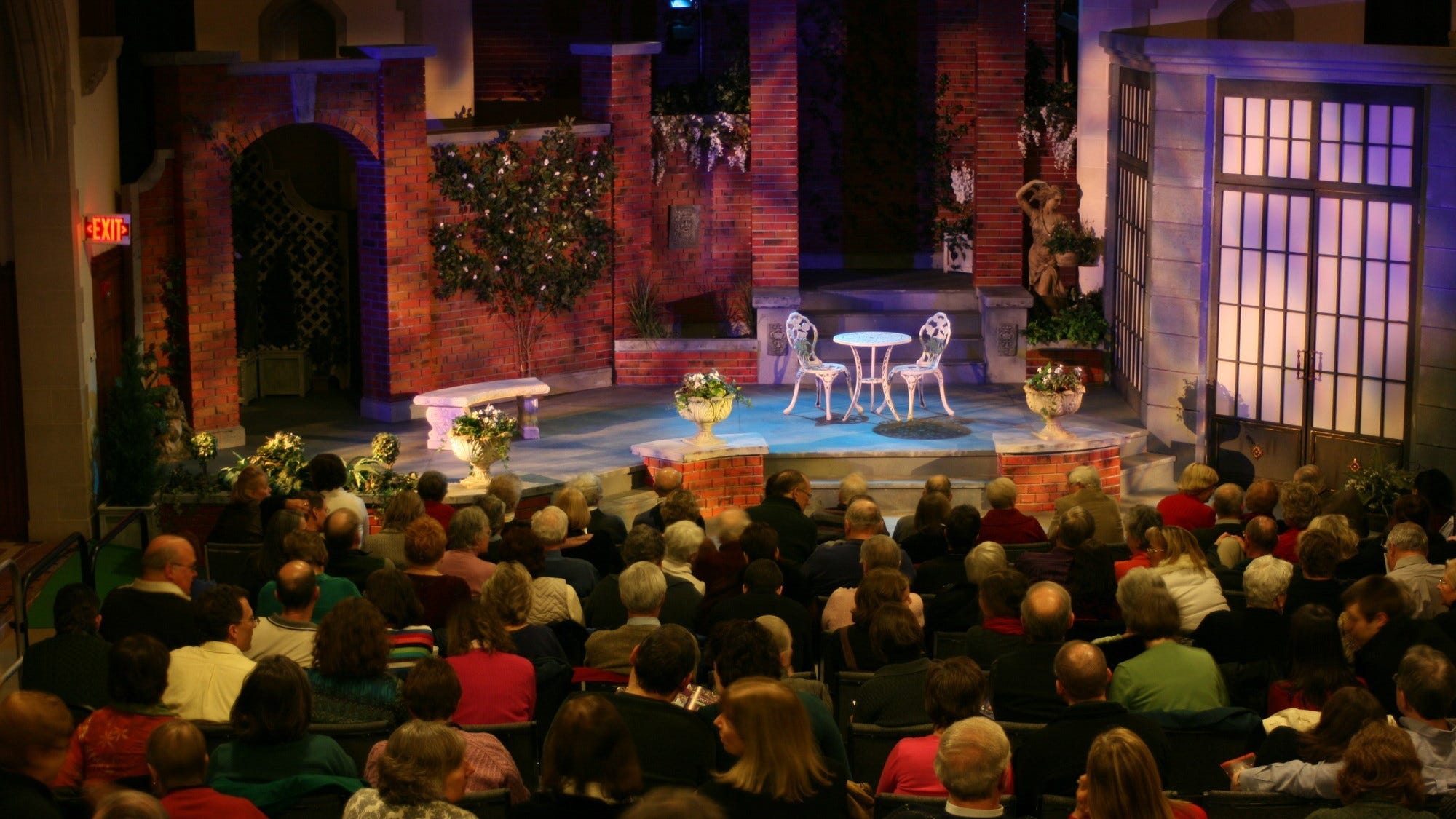 Curtain goes down for the final time at Oak Brook theater after 27 years