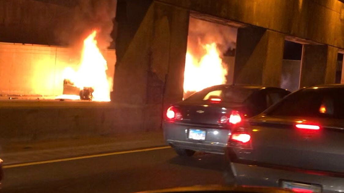 5 dead in 2 separate fiery, wrong-way Eisenhower Expressway crashes