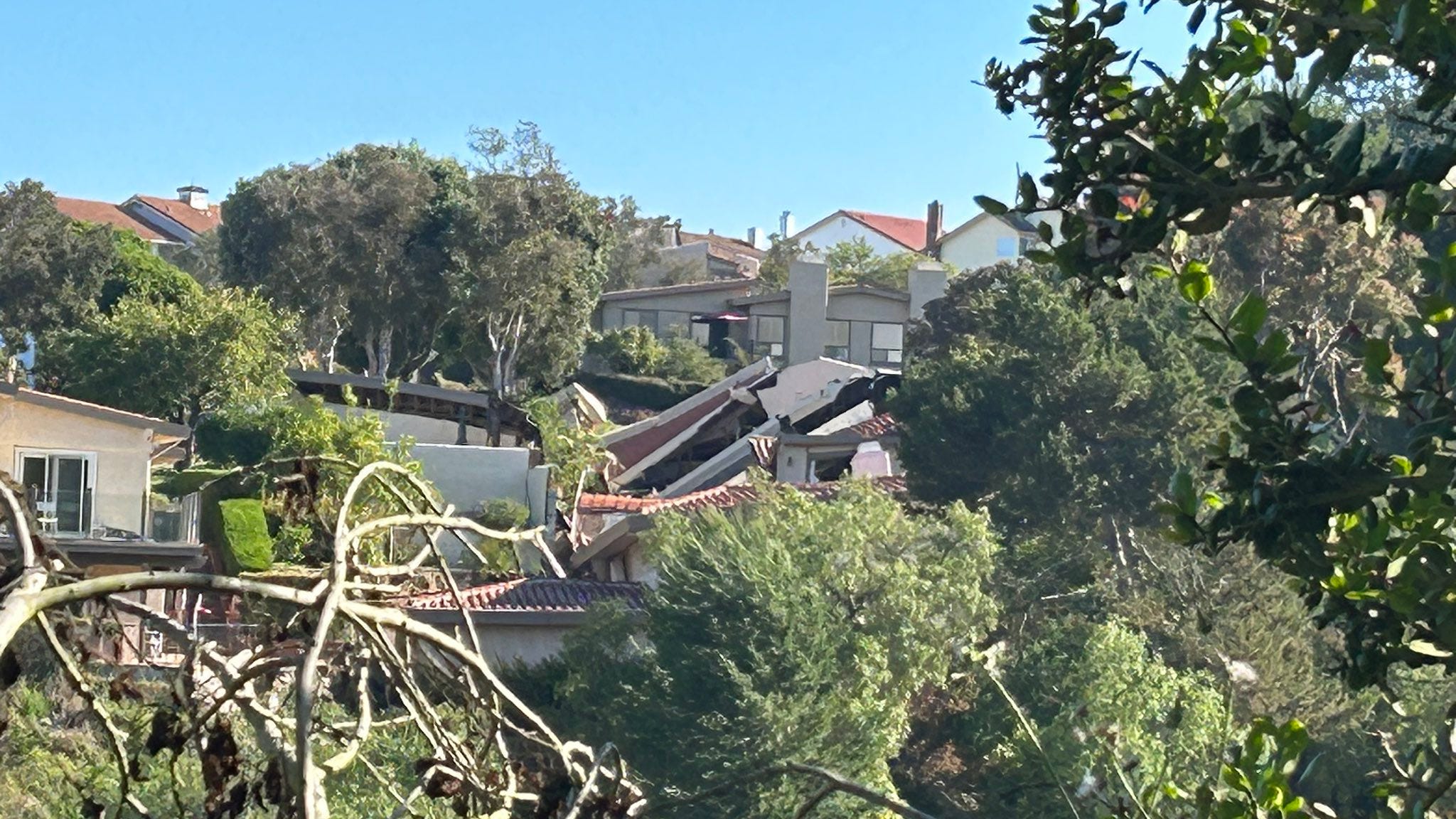 'It's like they're made of paper': Massive landslide threatens 12 homes in Rolling Hills Estates
