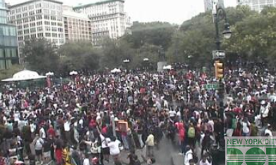 A chatoic scene at Union Square on Aug. 4, 2023 after a popular Twitch streamer had a giveaway there.