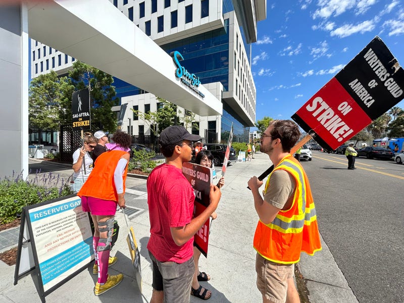 WGA pickets