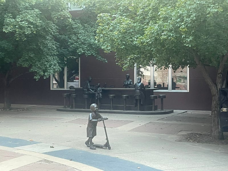 statue