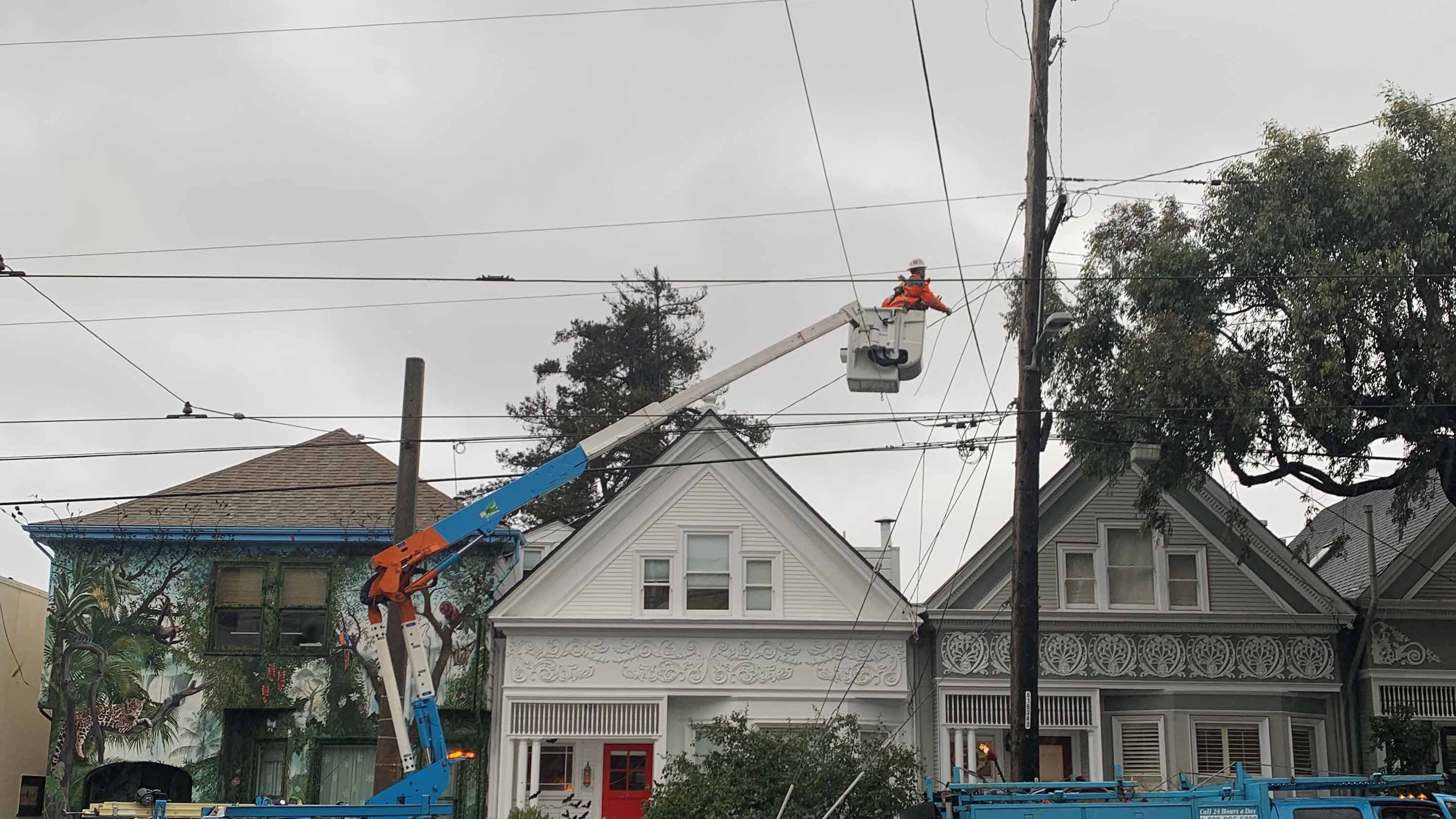 PG&E slowly restoring power to thousands of Bay Area customers after massive storm