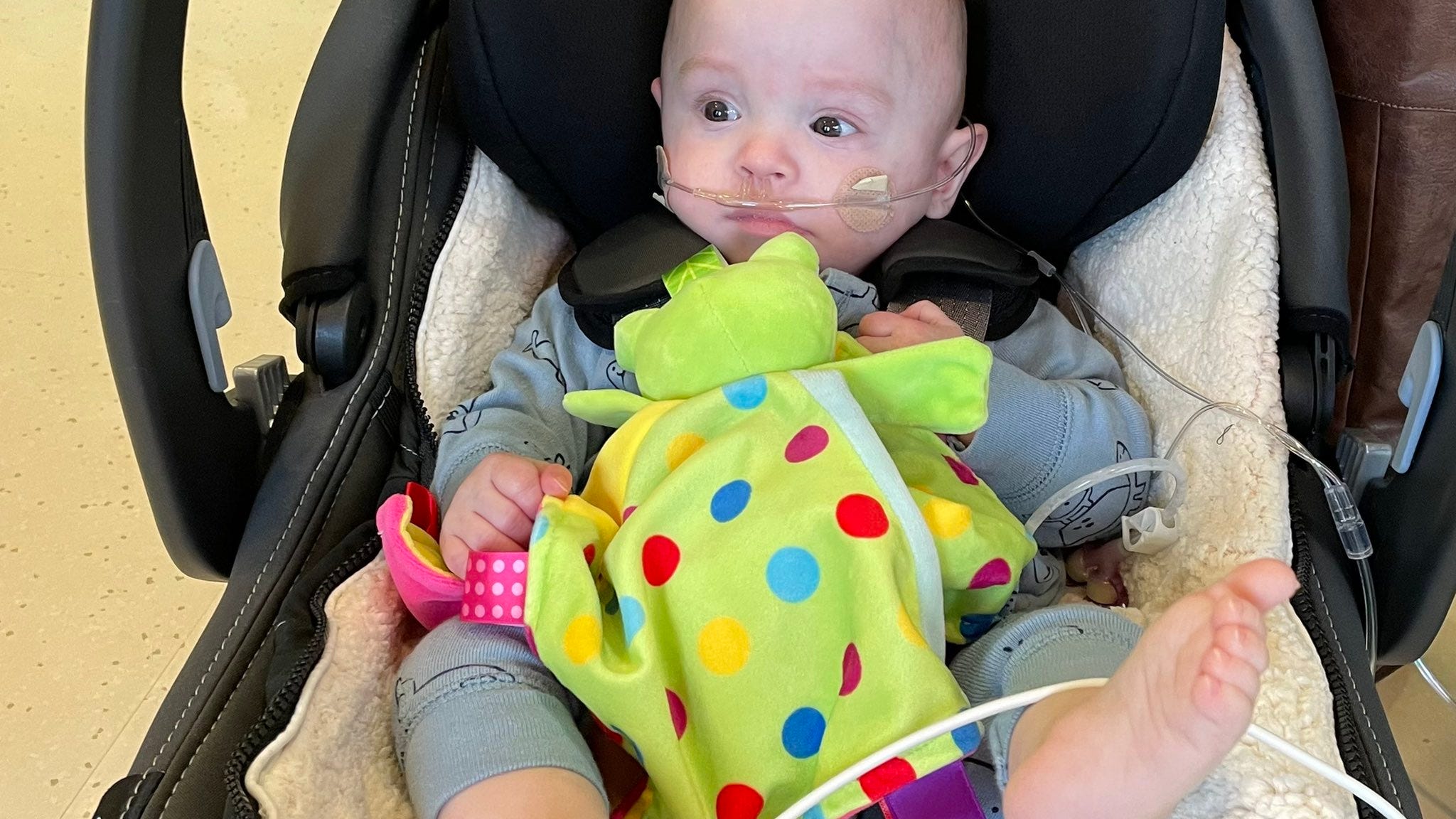 Home for the holidays: Preemie triplet born at 27 weeks leaves hospital for 1st time