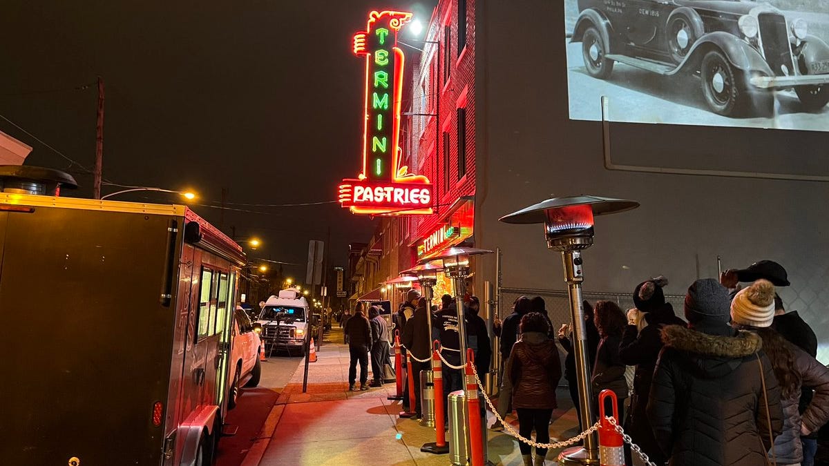 Christmas Eve cannoli tradition at Termini Bros. turns 100 years old