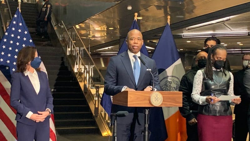 Adams y Hochul presentan un plan de seguridad para el metro: "Vamos a garantizar que el miedo no sea la realidad de Nueva York"