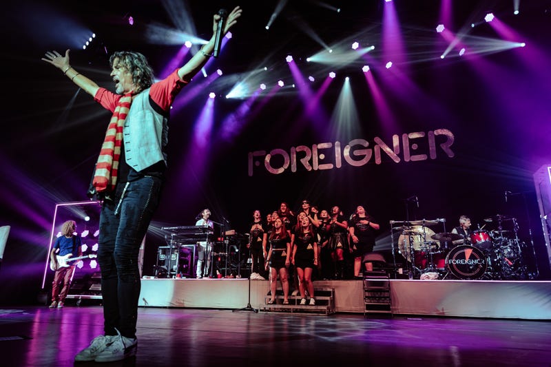 Hatboro-Horsham High School, B101's Christmas Choir (in July) Champions performs with Foreigner