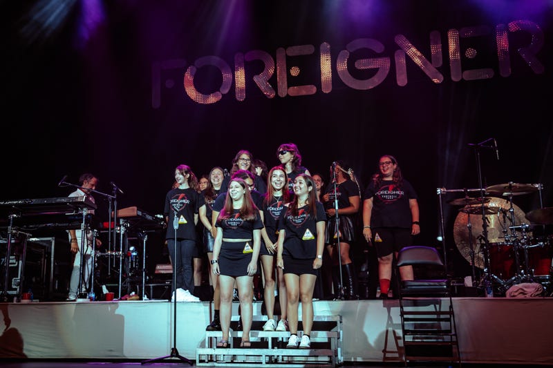 Hatboro-Horsham High School, B101's Christmas Choir (in July) Champions performs with Foreigner