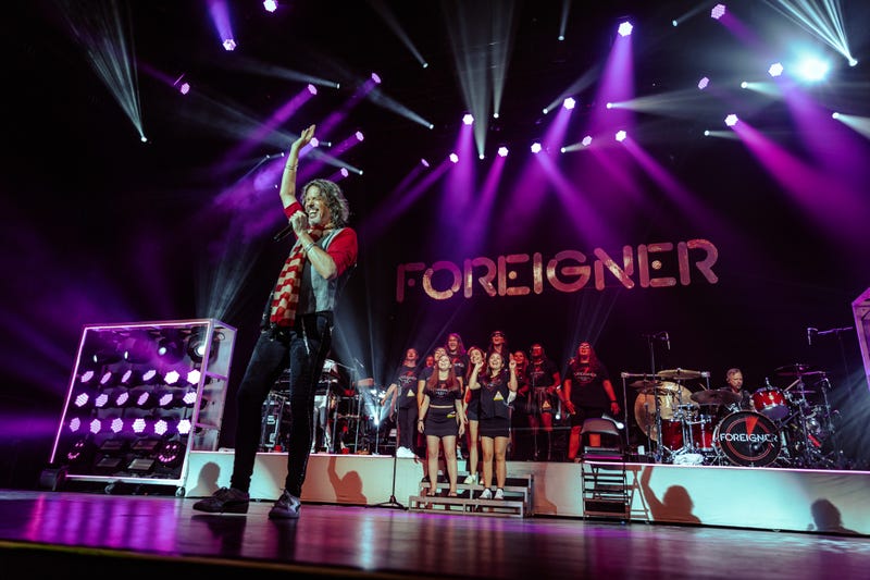 Hatboro-Horsham High School, B101's Christmas Choir (in July) Champions performs with Foreigner